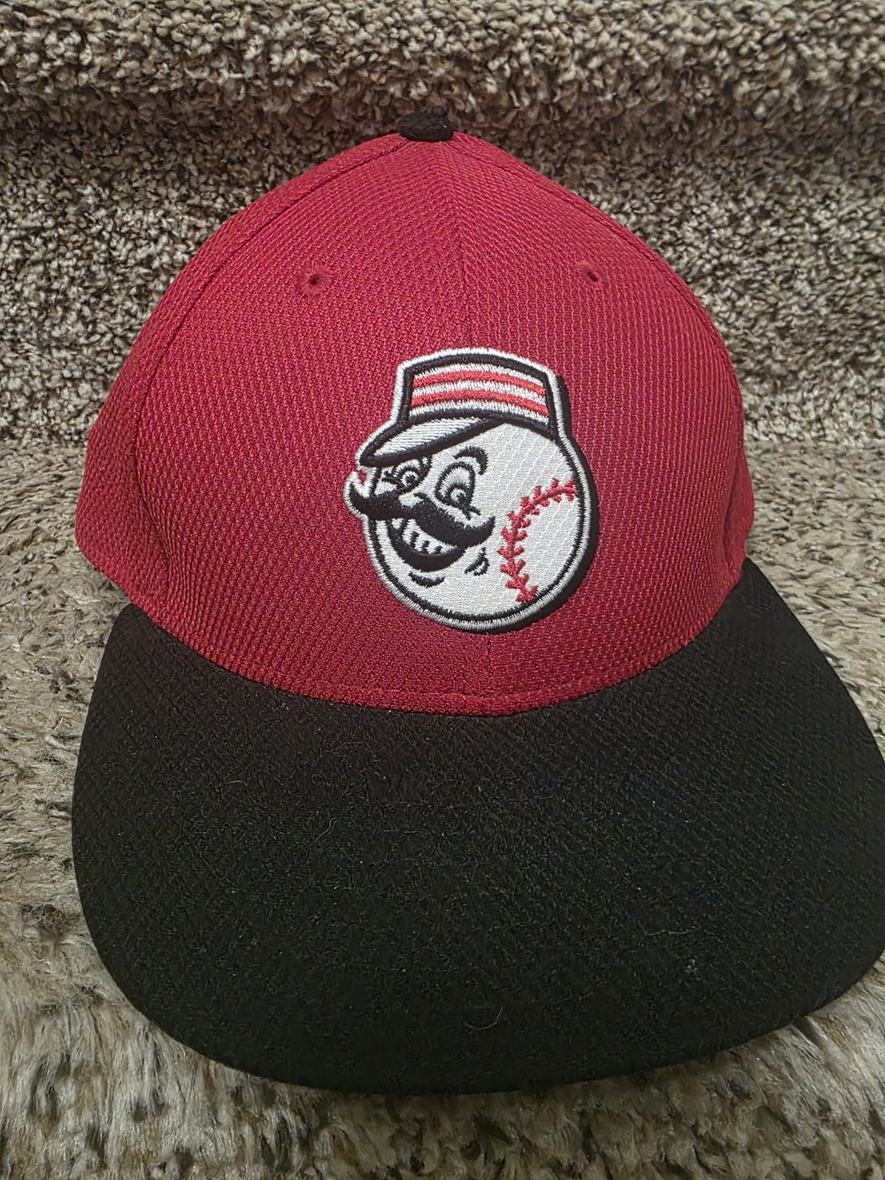 New Era St. Louis Cardinald Red/Black with Embroidered Baseball Character. 7 1/2